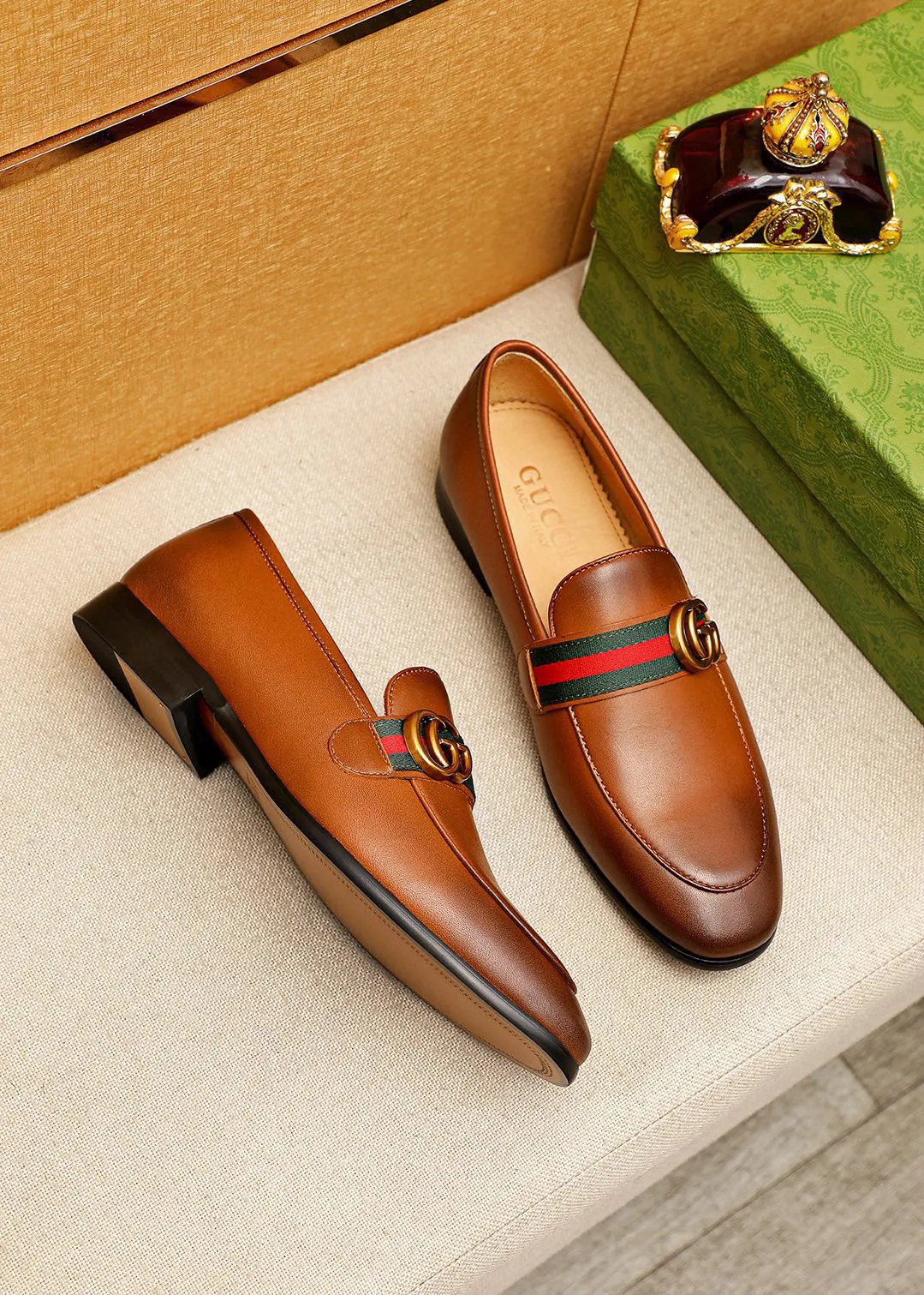 Men's shoes 💰400 💐 Product trademark: GUCCI "Gucci" casual leather shoes Regular size: 38-44 (45🉑️customized) Product materials: Selected imported first-layer calfskin upper + luxury hardware buckle, imported cowhide leather lining. Strong three-dimensional visual effect, rubber outsole Color: 2⃣️colors available